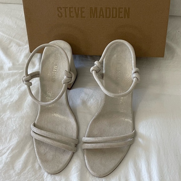 Steve Madden Harrlow Suede Strappy Sandals Size 9 Dusty Gold - Picture 4 of 7
